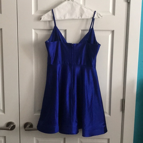 Le Chateau cocktail dress - Picture 2 of 3